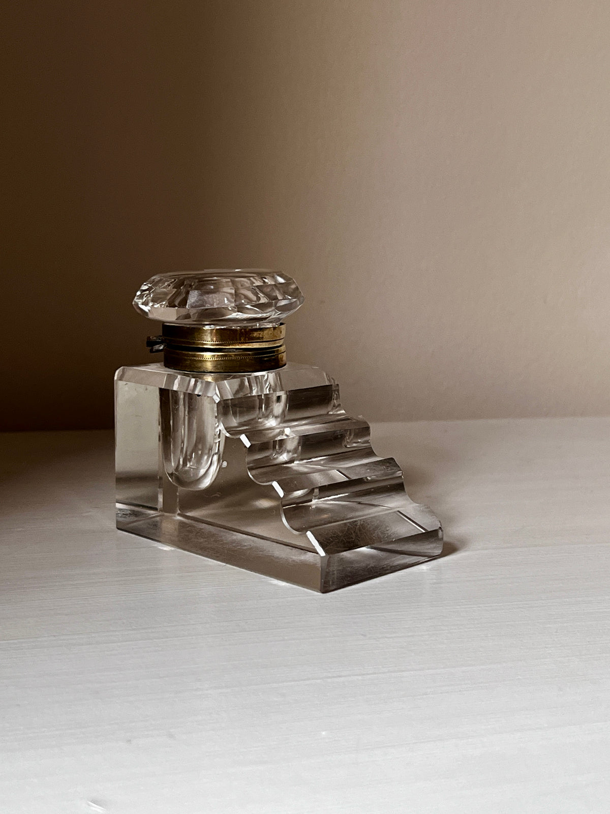 Art Deco crystal inkwell with stepped pen rest and brass-tone collar, c.1920s–3