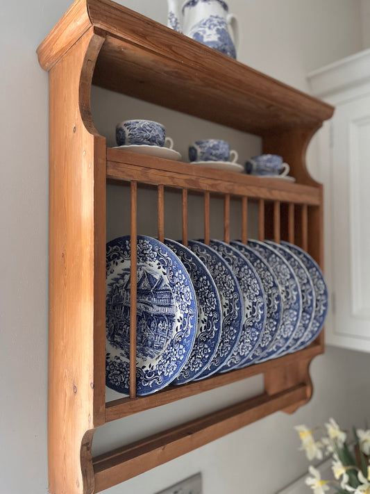 Vintage Blue & White Ironstone Plates – Royal Tudor Ware “17th Century England”