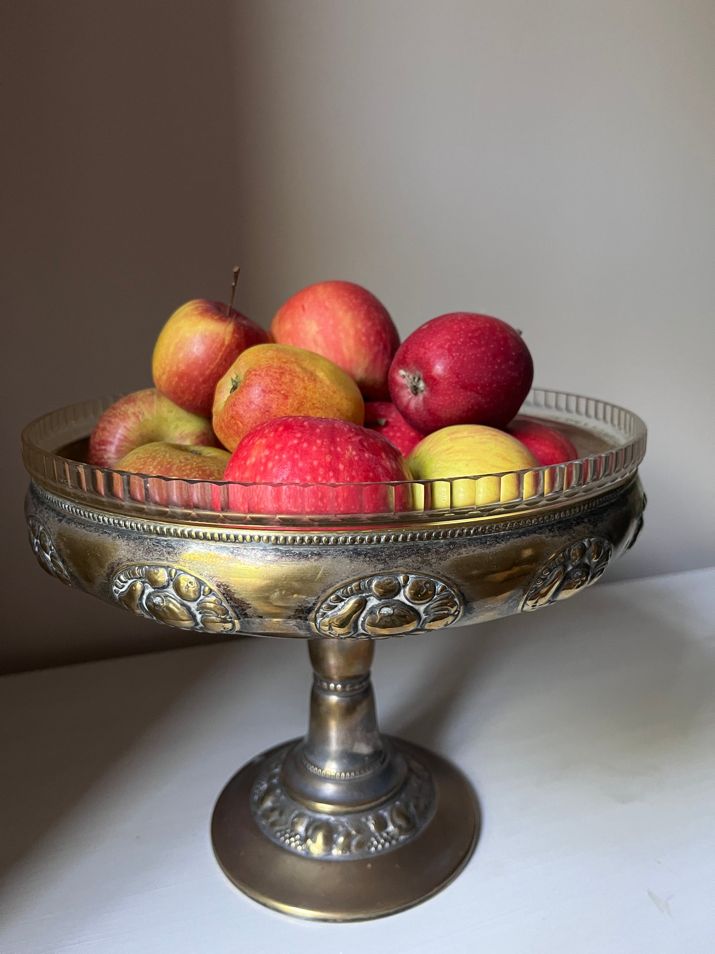 Early 20th Century WMF Art Nouveau Silver-Plated Pedestal Fruit Bowl with Original Glass Liner