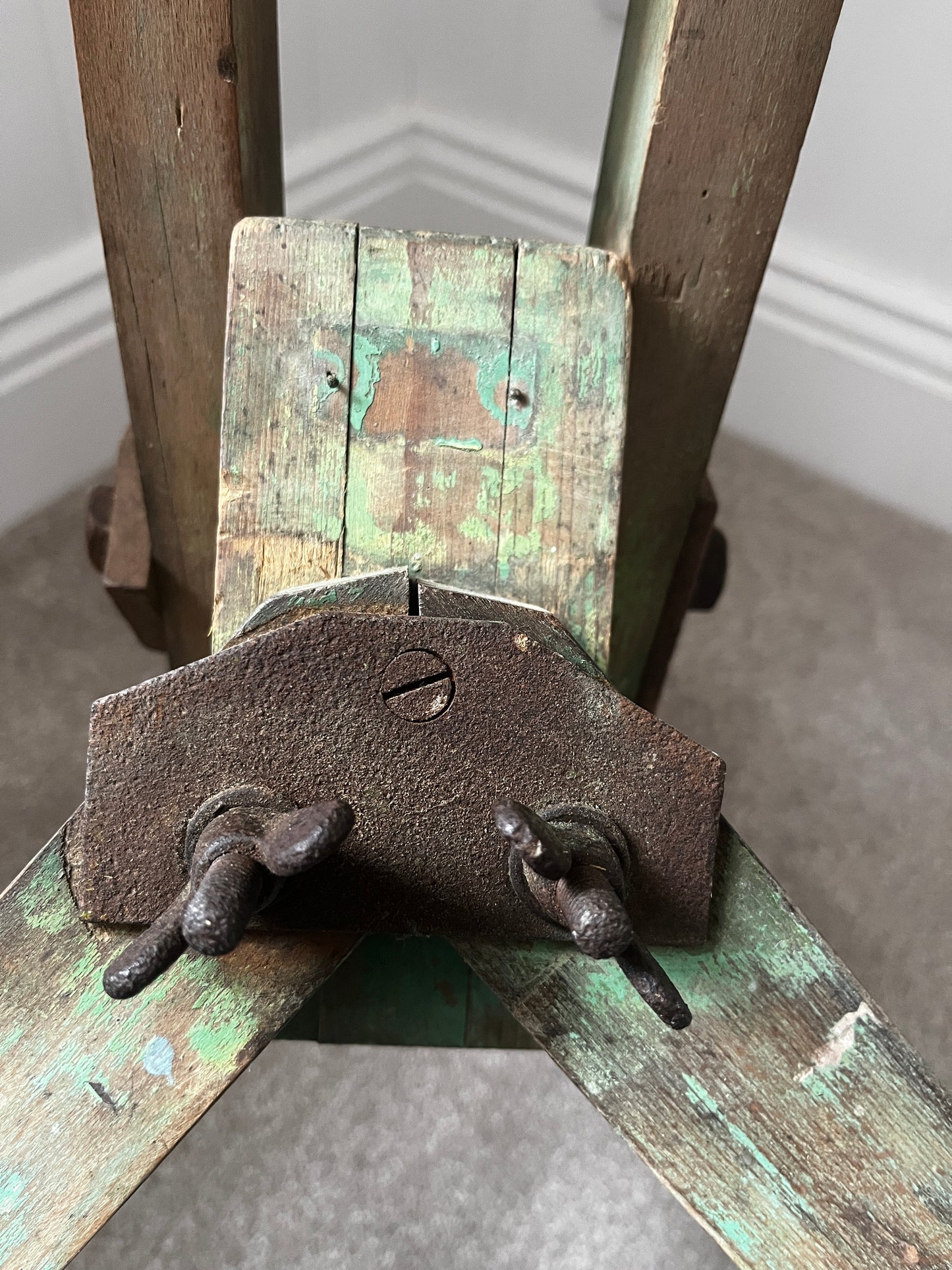 Antique Winsor & Newton Artist’s Studio Easel – Early 20th Century