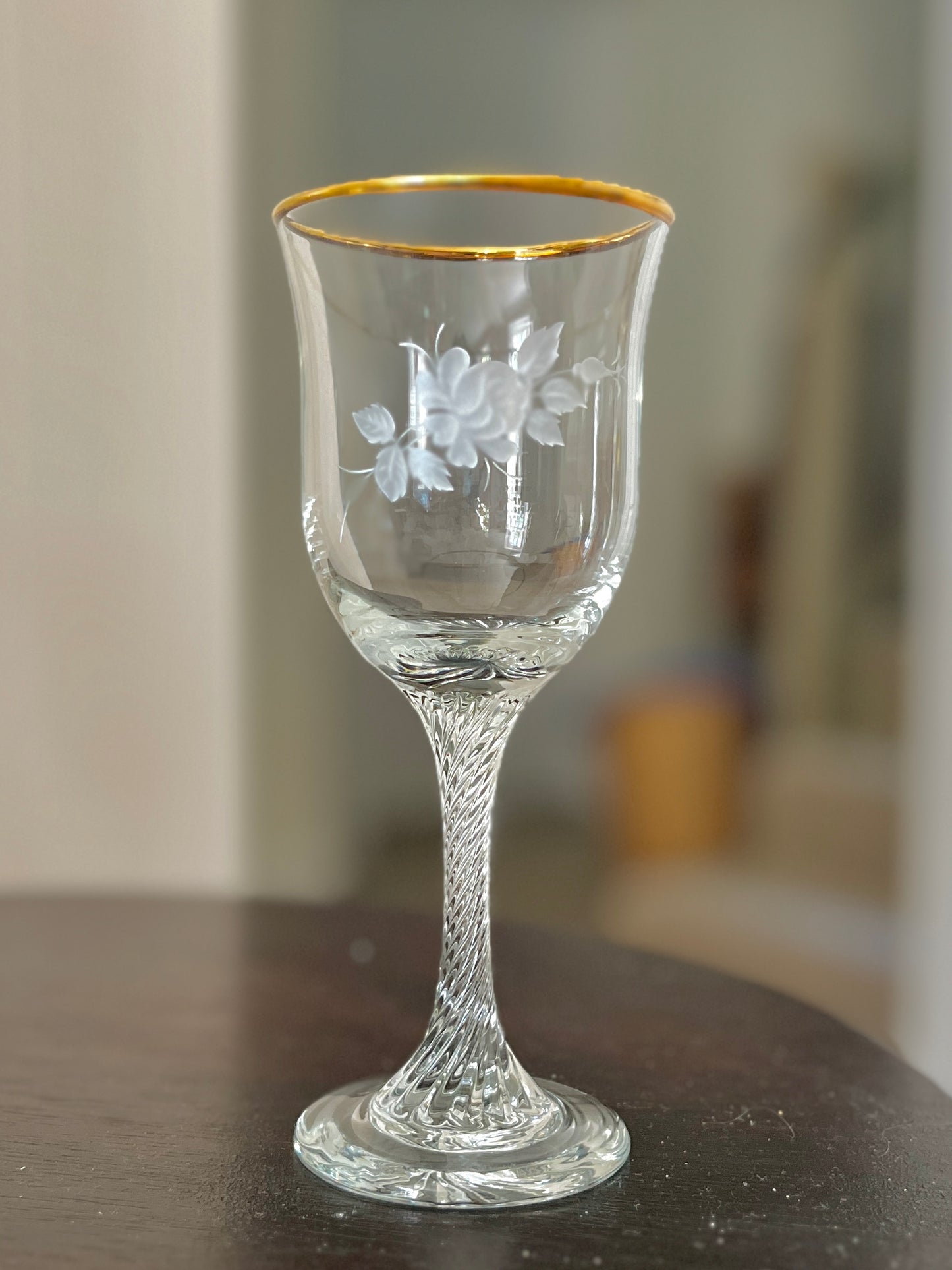 Set of 6 Vintage Etched Wine Glasses with Gold Rims – Fluted Stemware (17cm)