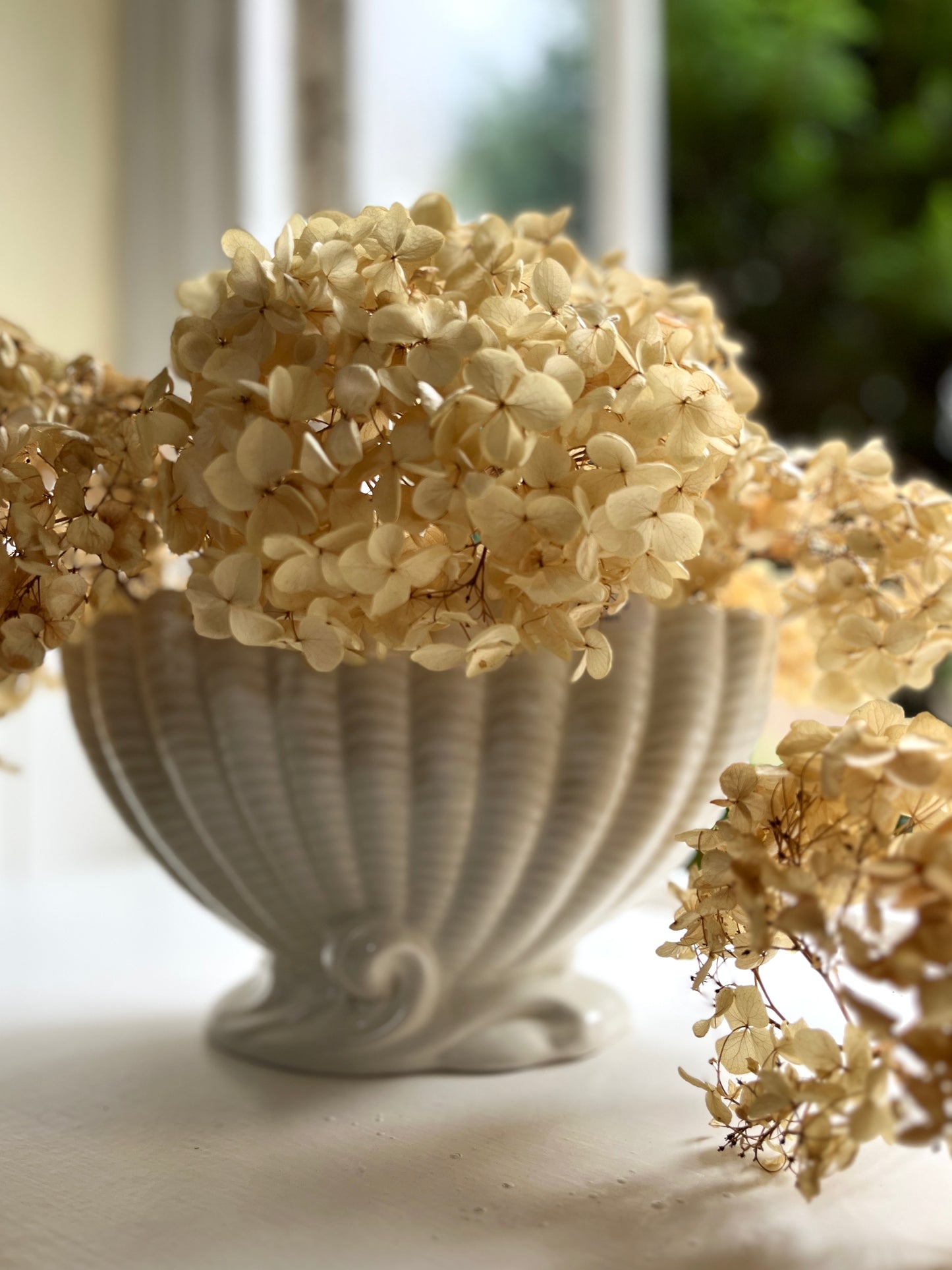 Vintage Shell Design Mantle Flower Vase